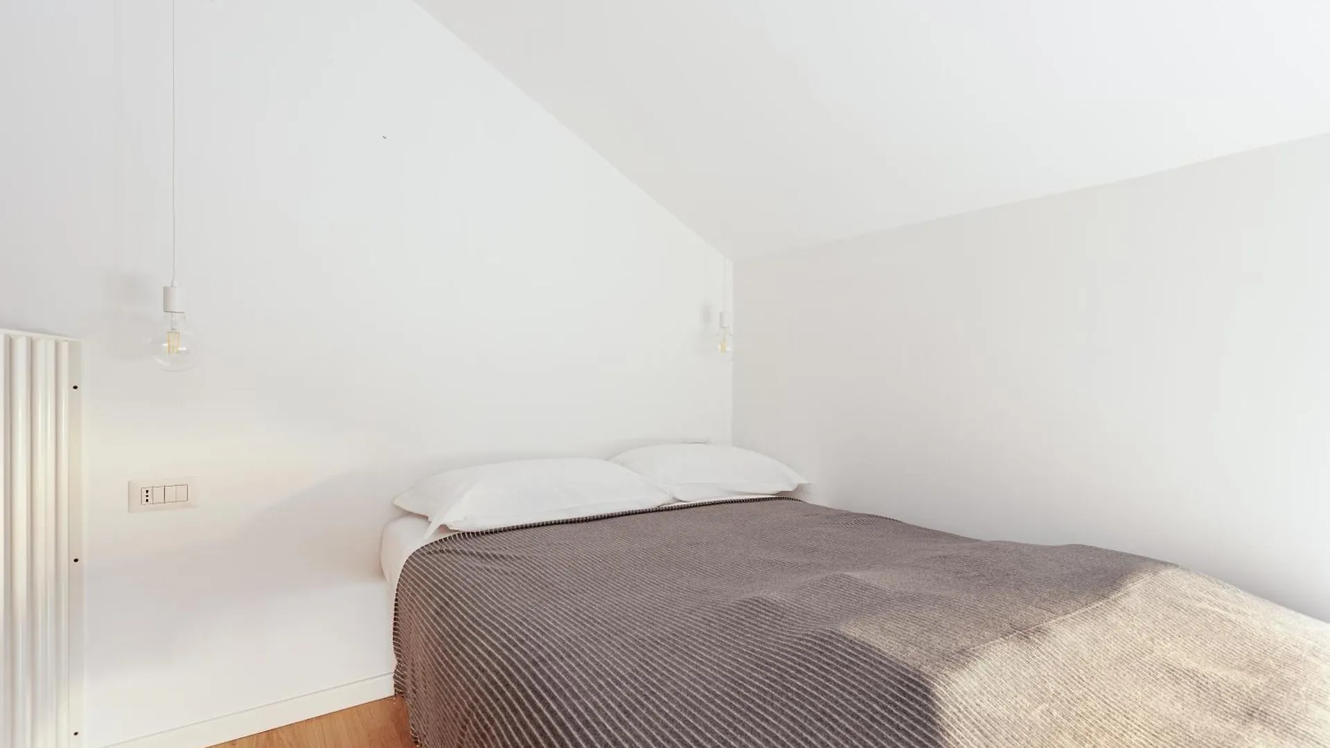 Milan Apartments - 800 M Far From Lancetti Station Italy