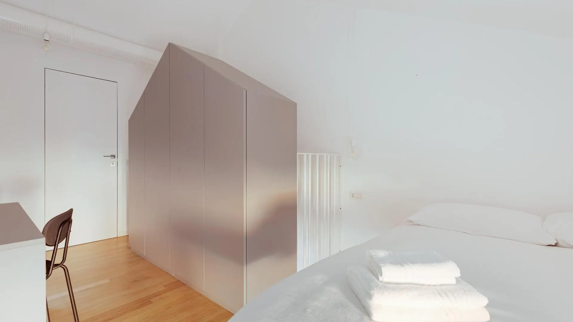 Milan Apartments - 800 M Far From Lancetti Station Italy